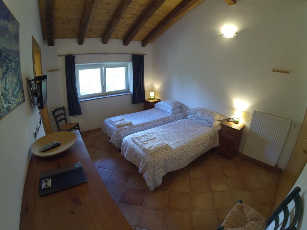 Al Campo Di Sotto Bed & Breakfast Buia Zimmer foto
